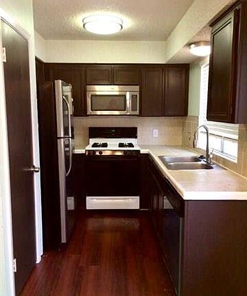 4th image of 2318 Montclaire St #B