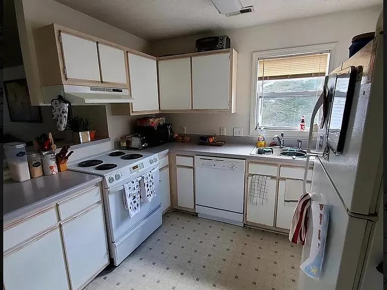 1140 Carlton Ave #102 — Photo 2