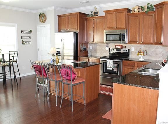 3rd image of 2108 Lake Vista Dr