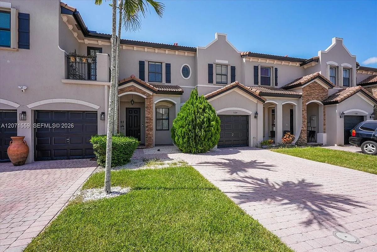 Silver Palm East Section — Photo 3