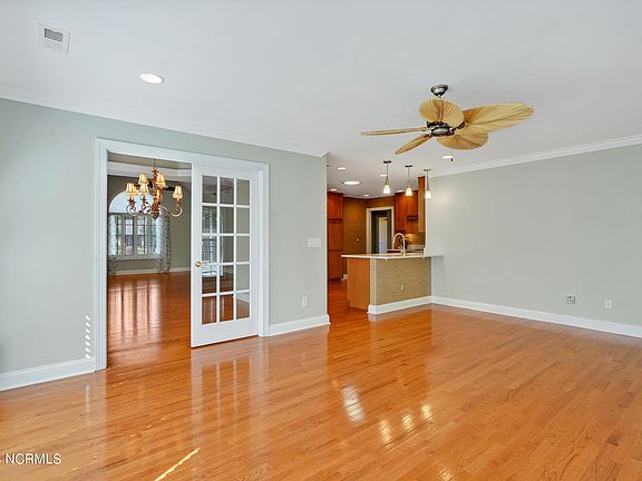 5th image of 909 Spicebush Dr