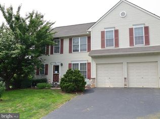 5 Farmingdale Ln, Marietta, PA 17547