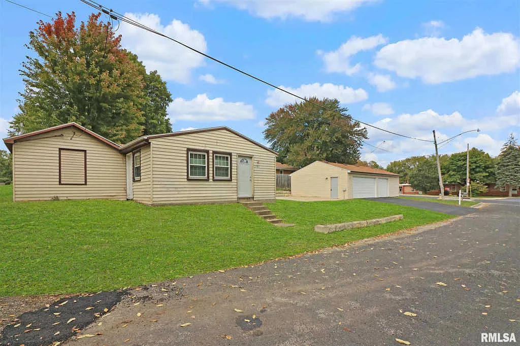3703 N Grand Blvd photo 1