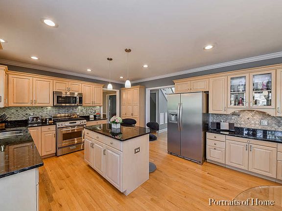 5th image of 327 Woodside Dr