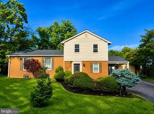 4003 Whispering Ln, Annandale, VA 22003