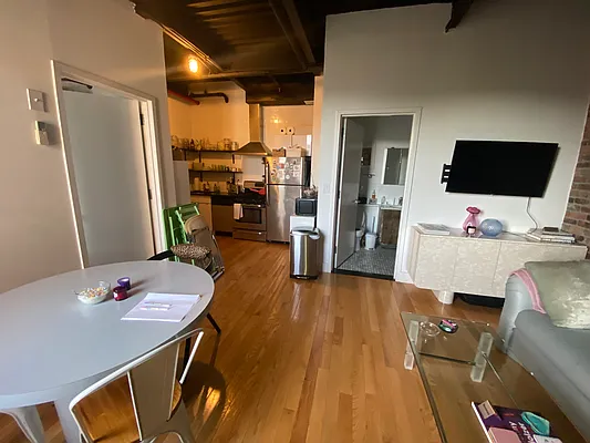 Rented by Smart City Real Estate LLC | media 17