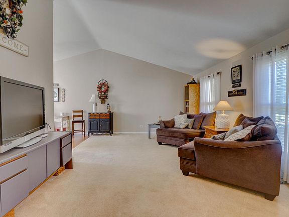 4th image of 575 Dalton Ln