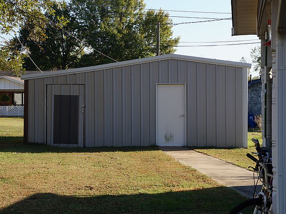 5th image of 420 East Ave