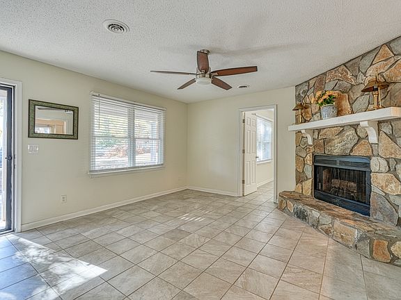4th image of 14 Sunridge Ct #Townhouse