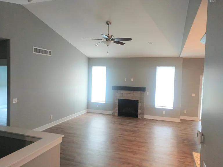 8820 S 81st St — Photo 5