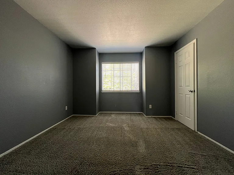 128 Ferrera Dr — Photo 3
