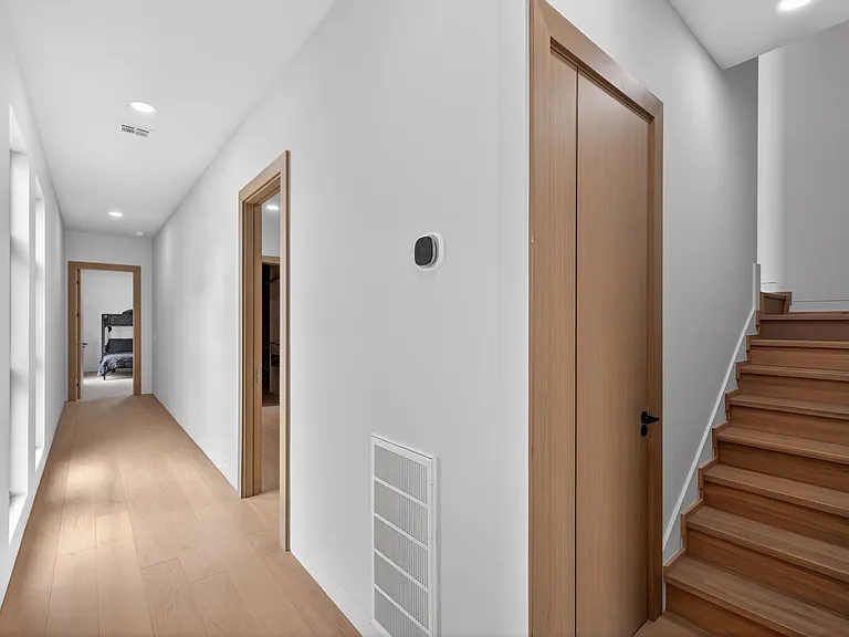 423 SW 13th St — Photo 66