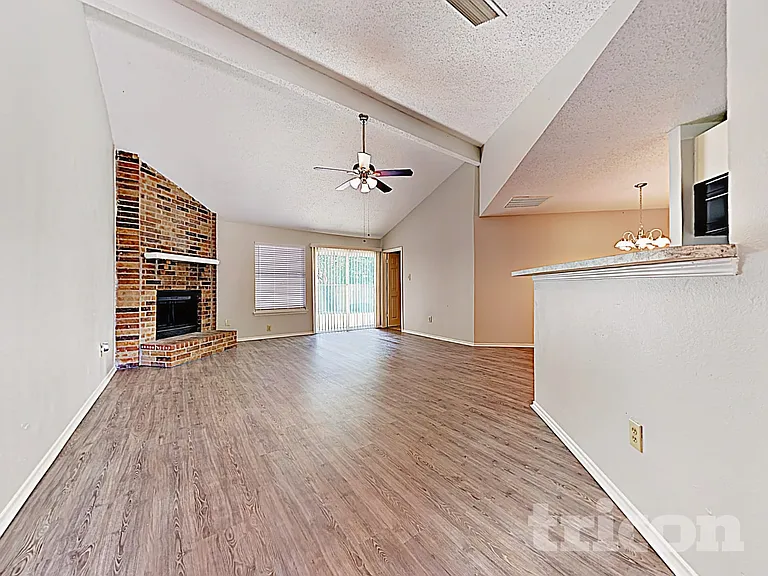 2537 Rialto Way — Photo 4