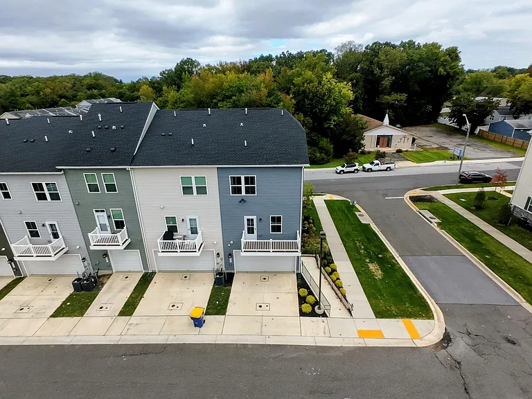 8445 Hamlin St — Photo 3