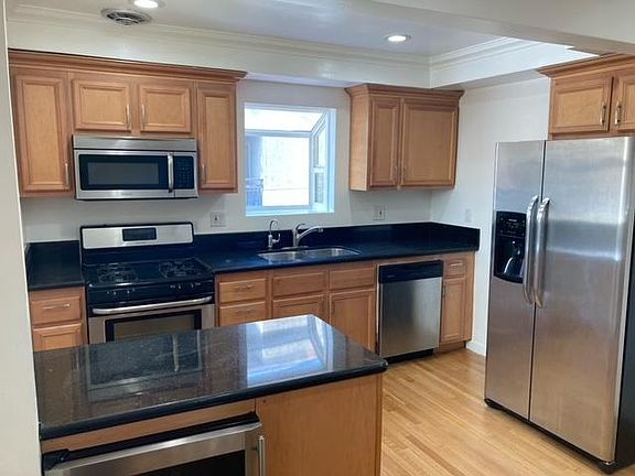 3rd image of 1111 N Flores St APT 10