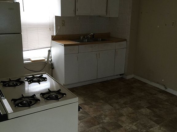 3rd image of 913 Niagara St #2