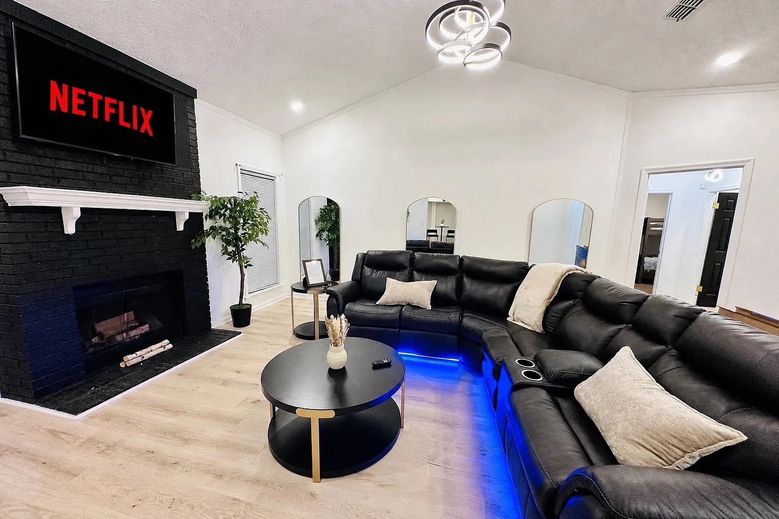 3 bed, 1454 sqft, $2,300 — Photo 1