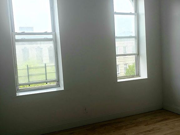 2nd image of 656 Macdonough St APT 3R