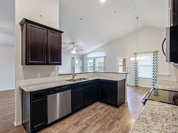 4th image of 1328 Blue Leaf Dr