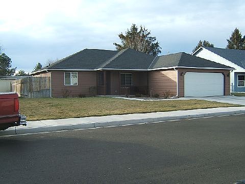 1st image of 27 NE Mulberry Ct