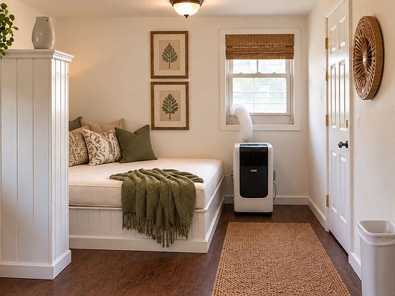 4th image of 709 Bryan Ave #1
