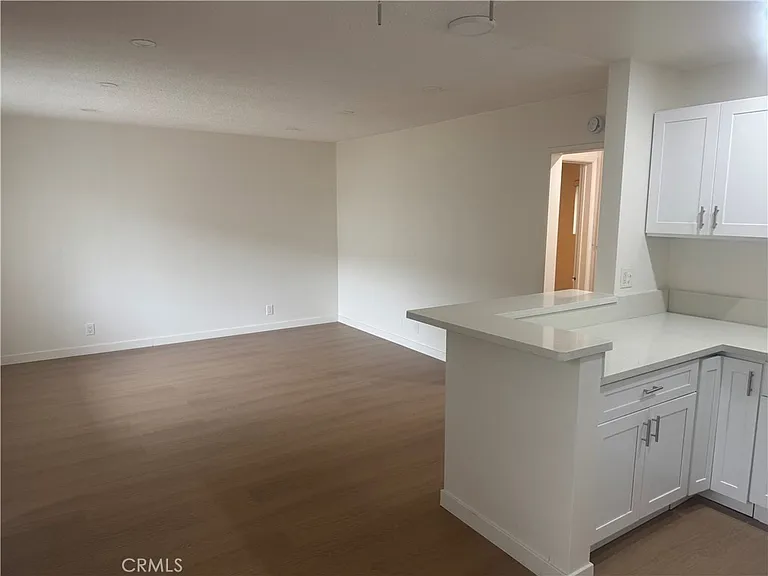 1041 Bennett Ave — Photo 2