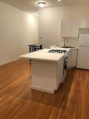 1st image of 17 Columbia Pl APT 1R