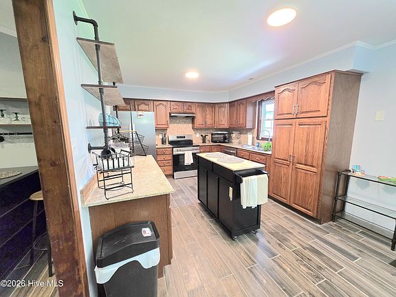 3rd image of 507 Fox Run Road