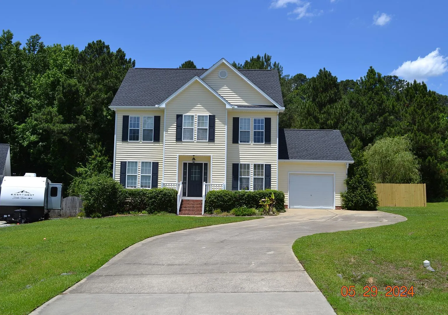 3 bed, 2.5 bath, 1709 sqft, $1,990 — Photo 2