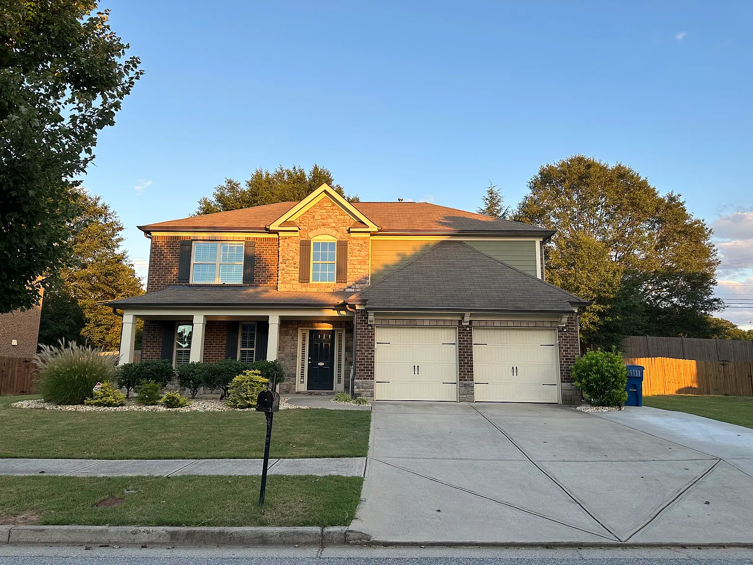 5 bed, 3087 sqft, $3,300 — Photo 2