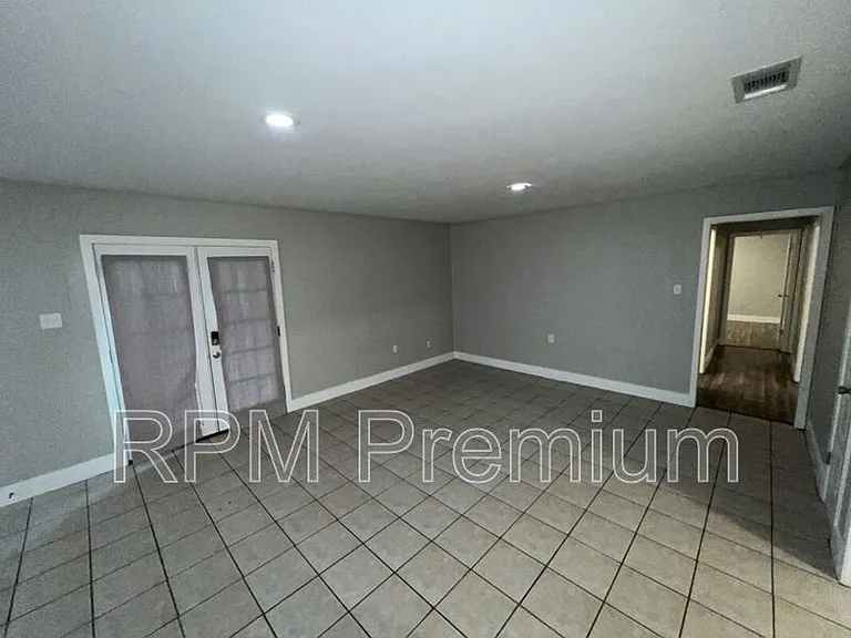 464 Wilton Dr — Photo 7