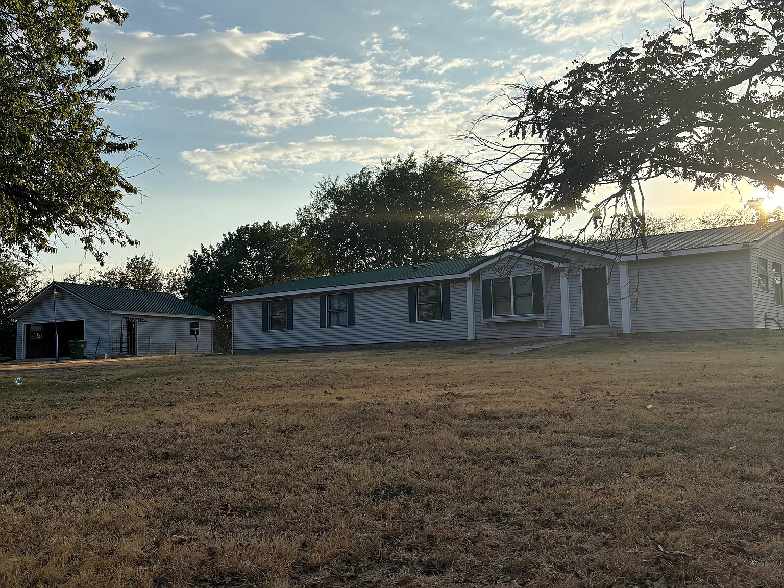 4 bed, 2357 sqft, $2,600 — Photo 2