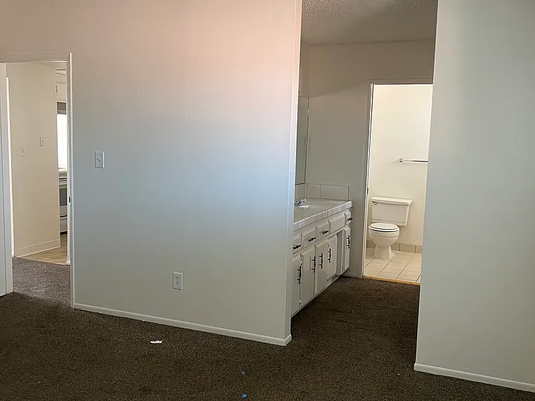 4201 Parkwood Ct #5 — Photo 11