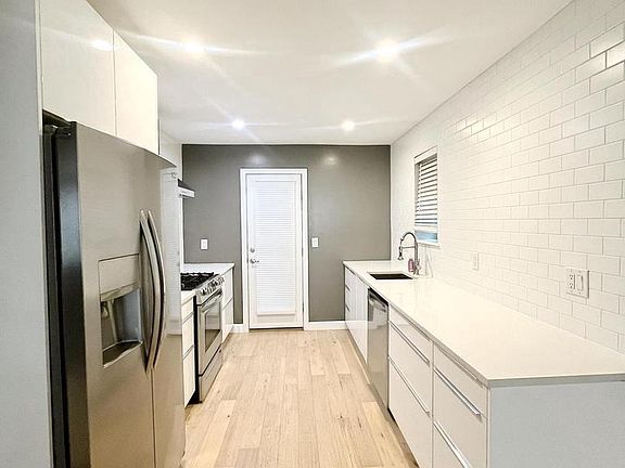 4th image of 2626 Gerritt St