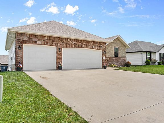 3rd image of 816 S Ridgemont Drive