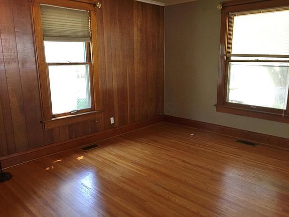 4th image of 33 Montrose Ave