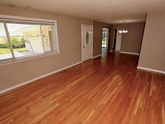 4th image of 1640 Fairmount Dr