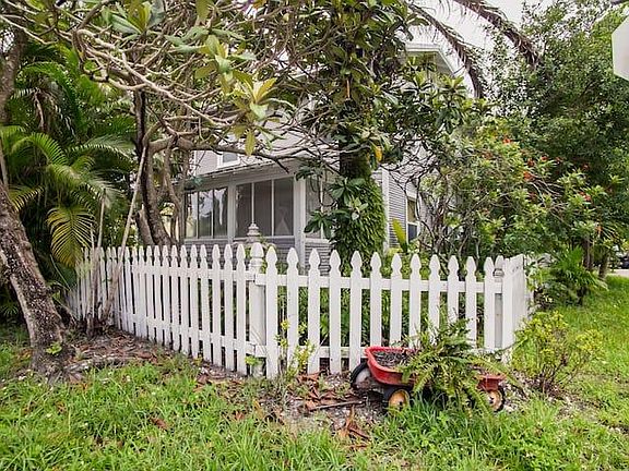 5th image of 1224 SW 2nd Ct