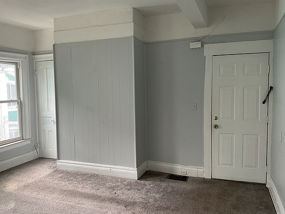 Living rooms with closet