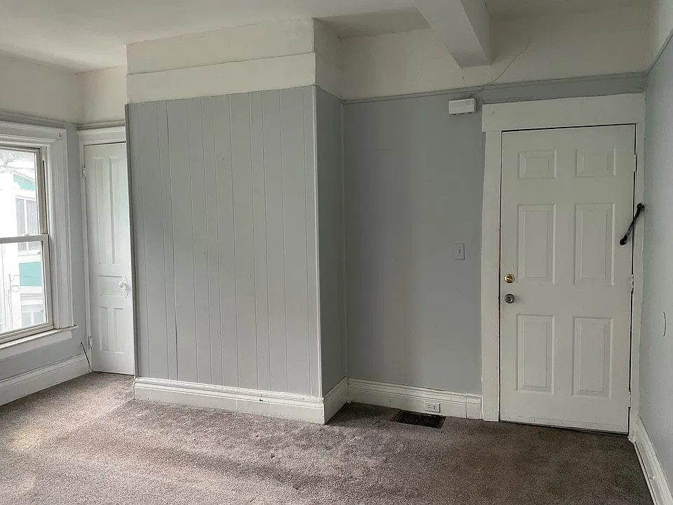Living rooms with closet