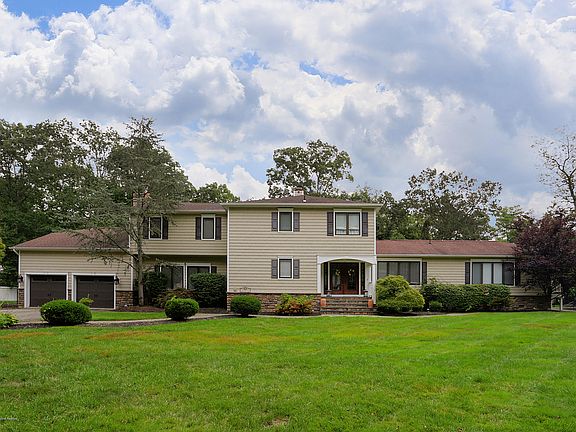 3rd image of 501 Eagle Point Dr