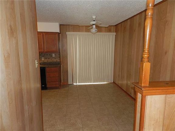 3rd image of 905 Dimarco St APT C