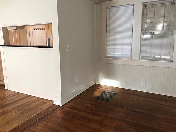 3rd image of 104 Colonel Muldrow Dr APT B