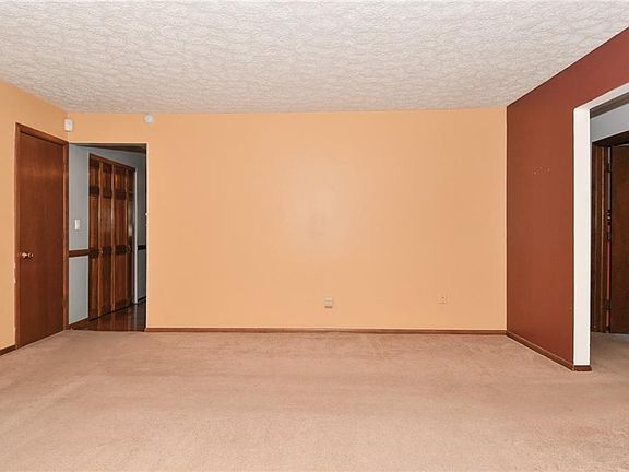 5th image of 8624 Old Dominion Ct