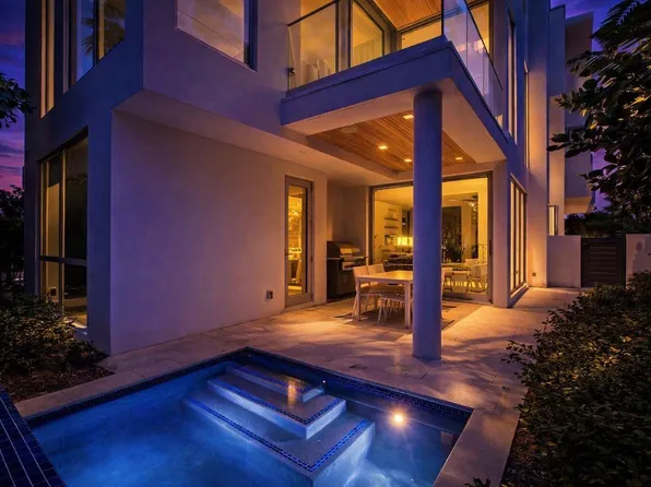 1070 Del Harbour Drive, Delray Beach, FL 33483