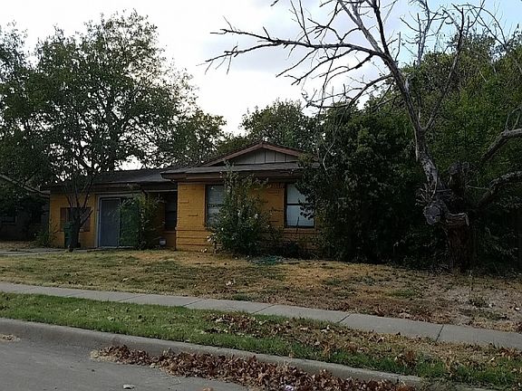 3rd image of 2405 Skylark Dr