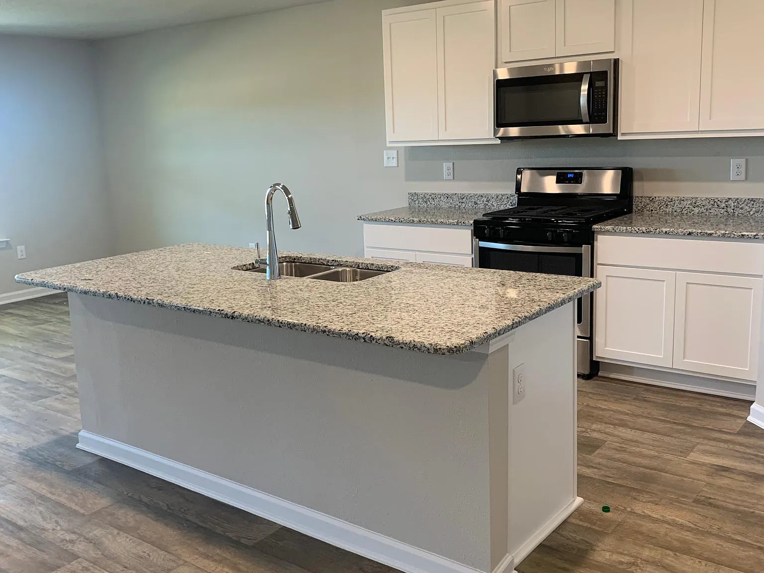4 bed, 2031 sqft, $2,095 — Photo 4