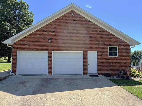 5th image of 42 Greenbrier Dr