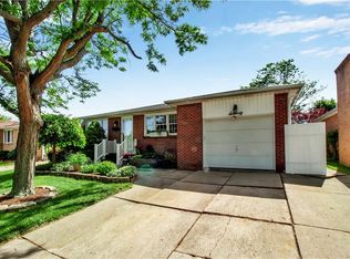 70 Leni Ln, Cheektowaga, NY 14225