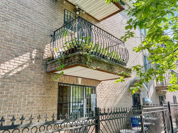 852 Home Street image 18 of 22